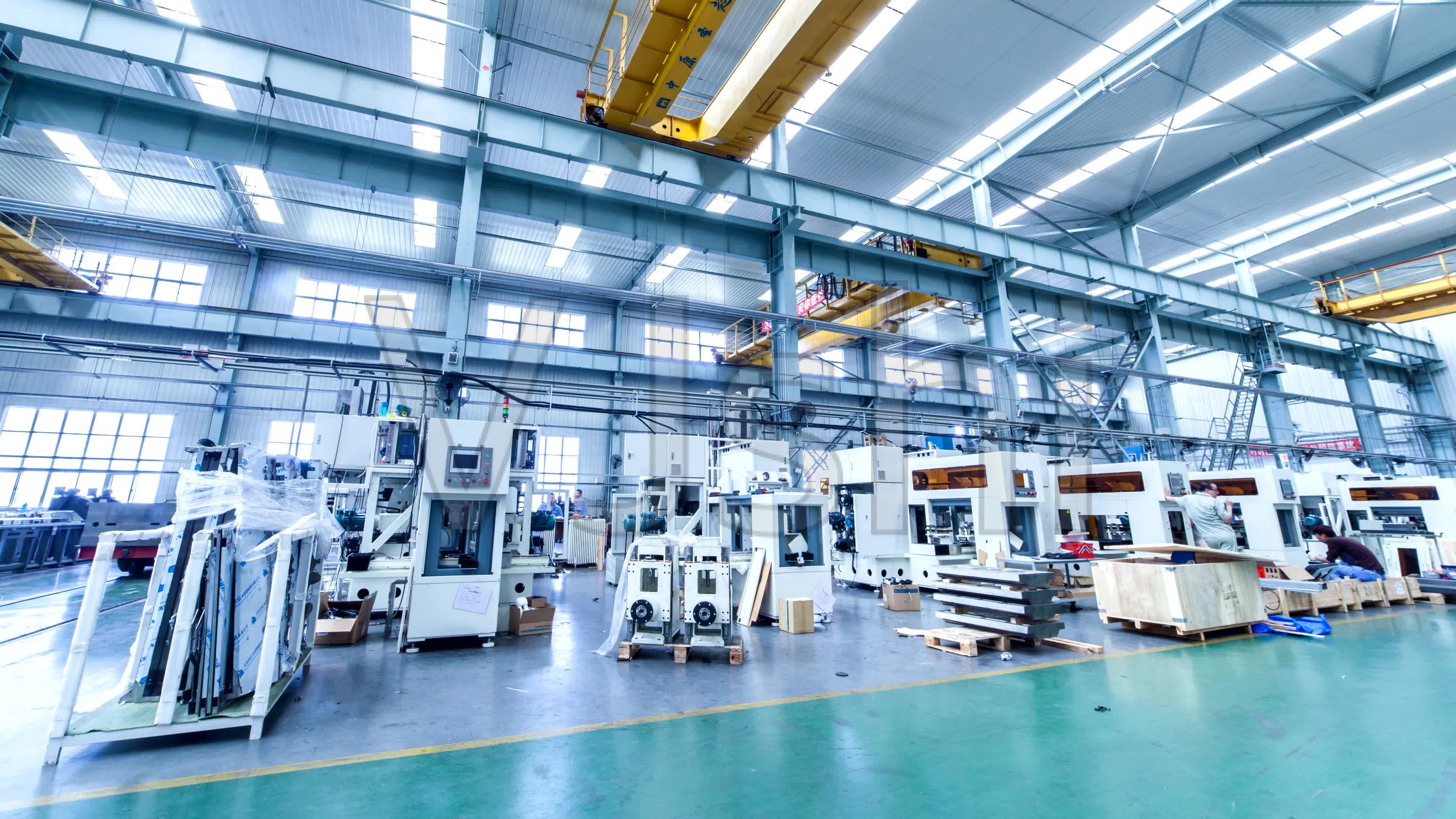 4K工廠(chǎng)工人生產(chǎn)加工車(chē)間制造企業(yè)延時(shí)攝影_3840X2160_高清視頻素材下載(編號(hào):1784520)_實(shí)拍視頻